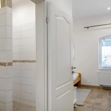 'zum Taenzelnden Pony' Lowenbruch