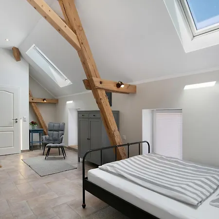 'zum Taenzelnden Pony' 3* Lowenbruch