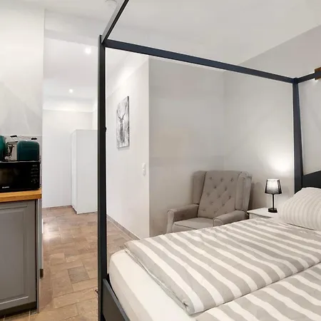 'zum Taenzelnden Pony'